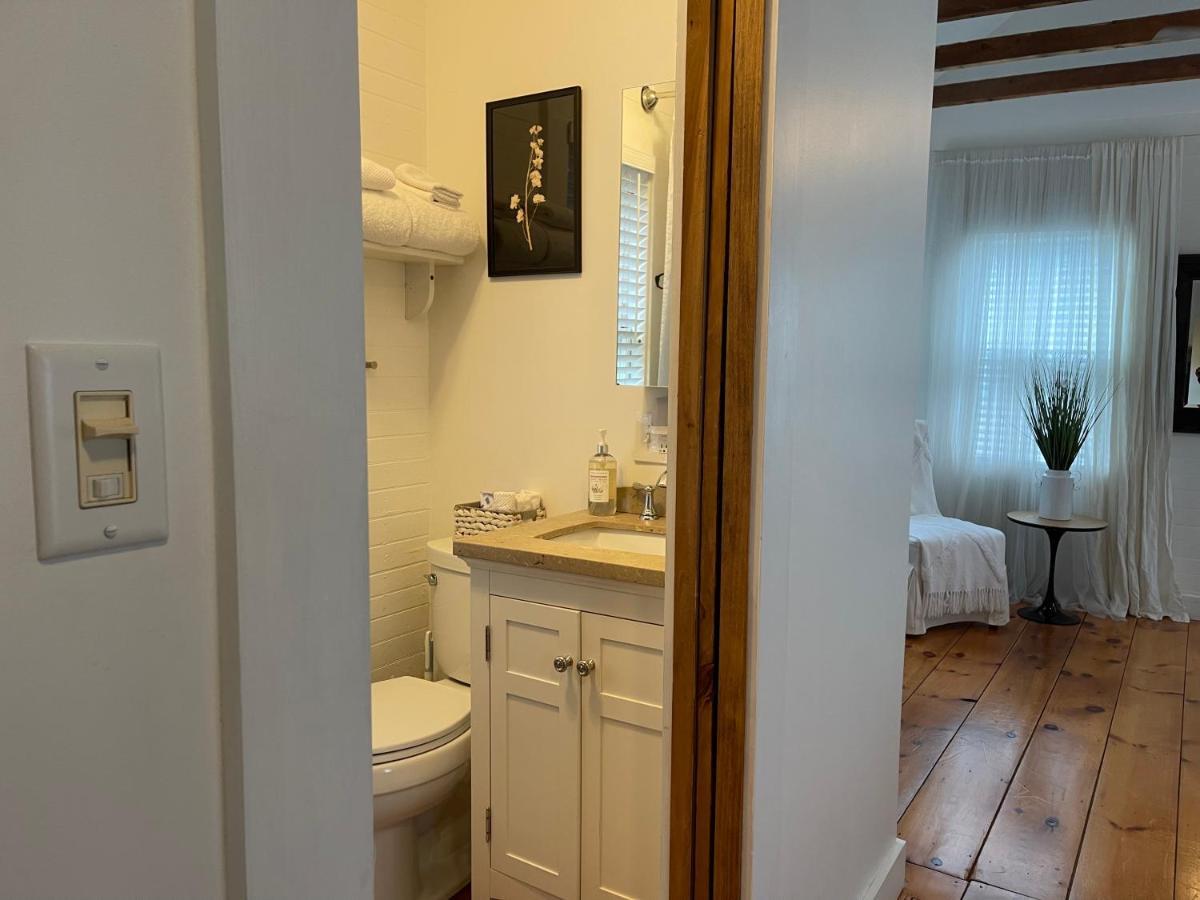 מארבלהד An Authentic, Rustic Luxurious Little Single Family Home In Old Town. All Yours. מראה חיצוני תמונה