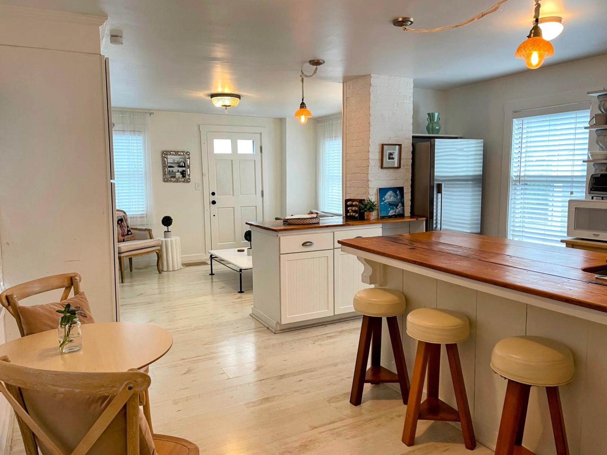 מארבלהד An Authentic, Rustic Luxurious Little Single Family Home In Old Town. All Yours. מראה חיצוני תמונה