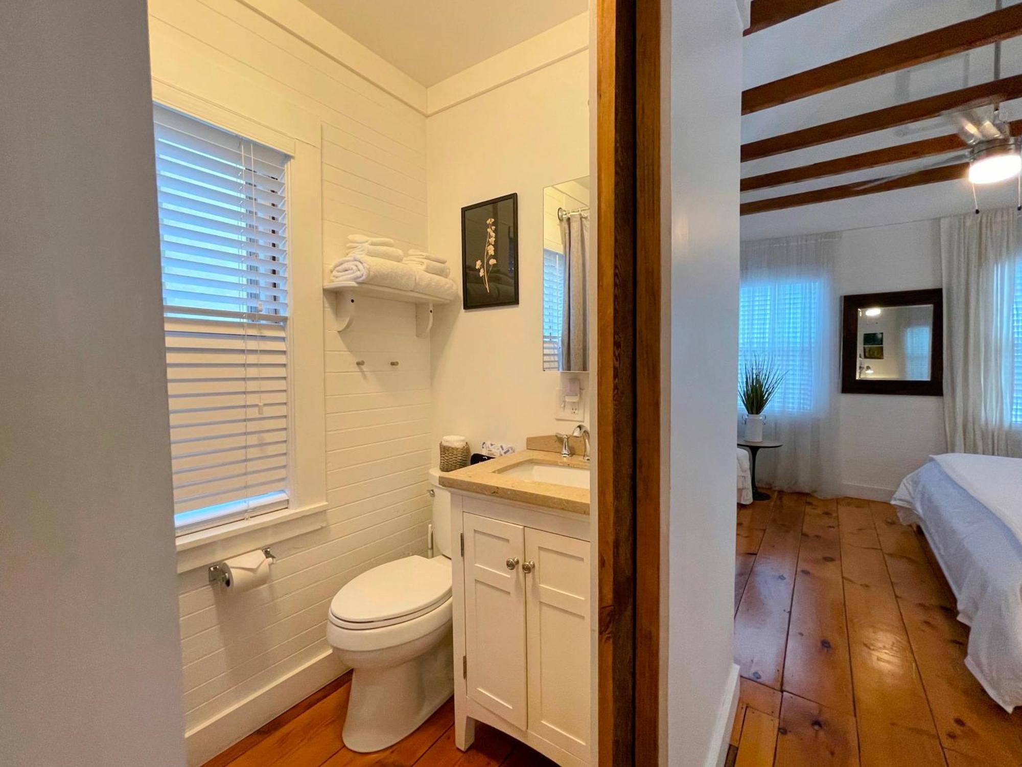 מארבלהד An Authentic, Rustic Luxurious Little Single Family Home In Old Town. All Yours. מראה חיצוני תמונה